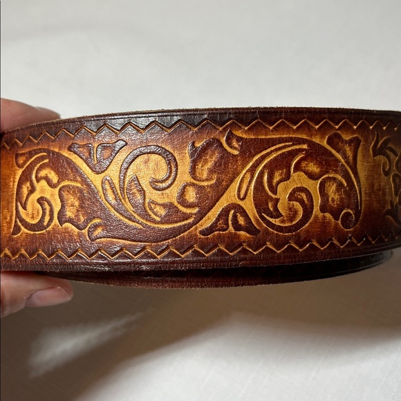 Leather Tooled belt, Abalone inlayed buckle, Mexico - Picture 4 of 11